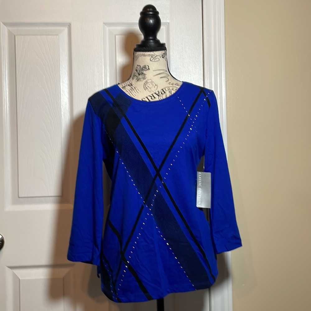 Women’s long sleeve top.